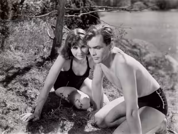 Foto på Maj-Britt Nilsson och Birger Malmsten taget i samband med filmen Sommarlek. Infört i Biografbladet 1951:2 s. [57]. (1950)