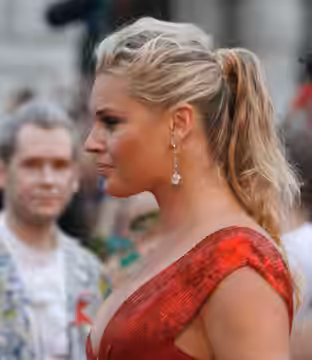 Rebecca Romijn on the red carpet of the Life Ball 2010.