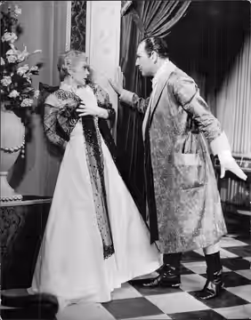 Anita Björk och Georg Rydeberg i "Duellen" av Jean Giraudoux. Dramaten. (1959)