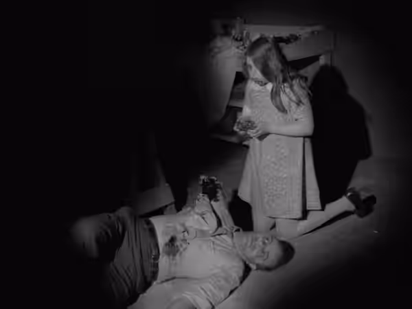 Living dead Karen Cooper, eating her father's corpse in Night of the Living Dead (1968)