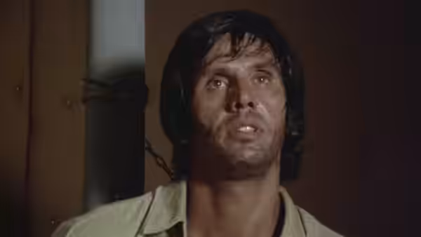 George Eastman in una scena del film italiano Emanuelle e Françoise (1975).