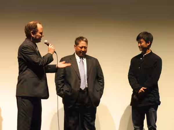 Colin spent a great deal of time with the two stars, which was not surprising because the young director Yip did not have anything interesting to say. (2005)