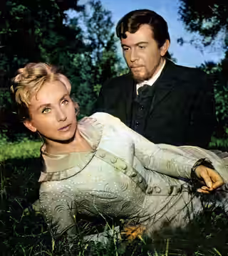 Photo from magazine Radiocorriere (1958) - Vira Silenti ed Enrico Maria Salerno nello sceneggiato Umiliati e offesi RAI 1958.