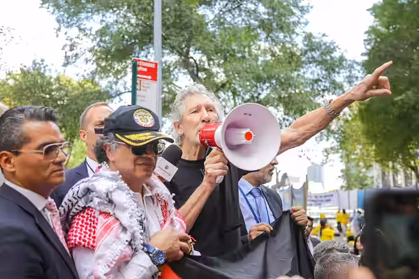 Presidente Gustavo Petro se moviliza por Palestina junto a Roger Waters (2025)