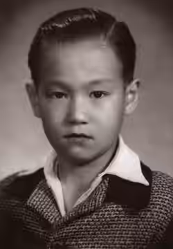 Bruce lee and his family,when he was a child. (1946)