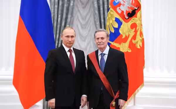 На церемонии вручения государственных наград Российской Федерации. Орденом «За заслуги перед Отечеством» I степени награждён художественный руководитель Малого  (2015)