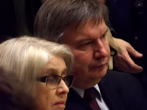 Zdjęcie zrobione podczas otwarcia wystawy "Szuflada Szymborskiej" w Muzeum Narodowym w krakowskich Sukiennicach. (2013)