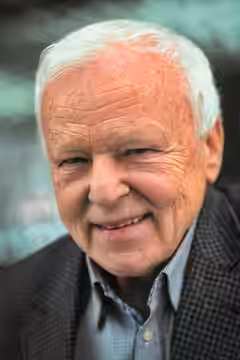 Marian Opania