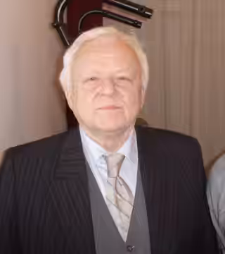 Marian Opania