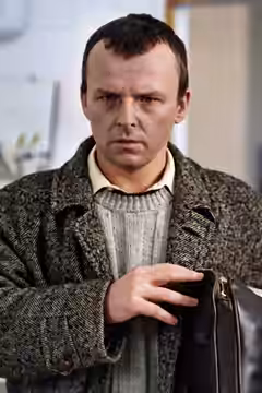 Marian Opania