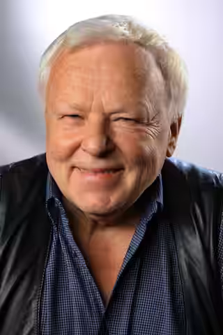 Marian Opania