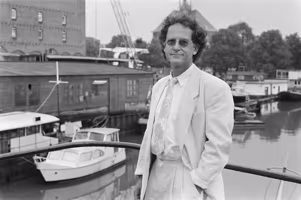 Collectie / Archief : Fotocollectie Anefo Reportage / Serie : Musicus en componist Loek Dikker Beschrijving : musici, componisten Datum : 27 juni 1989 Trefwoord