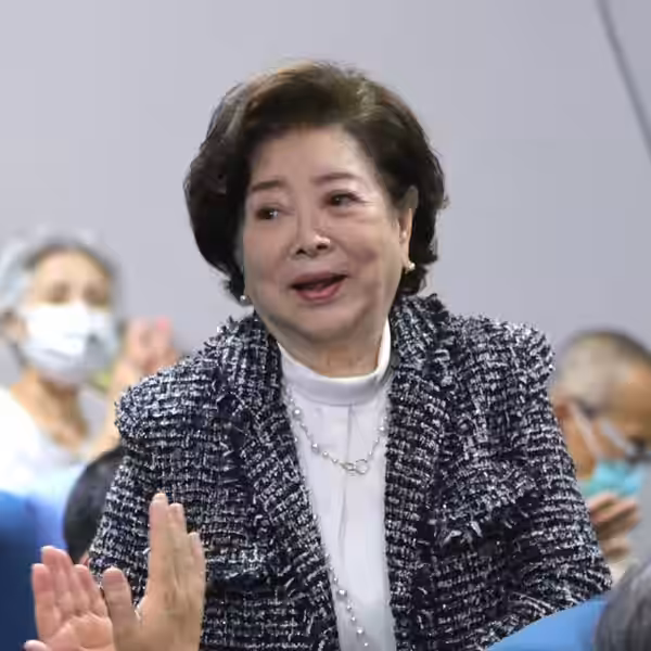 陳淑芳(照片中立者)於「凝視時代:《悲情城市》33週年特映會暨影像展」現場。 (2023)