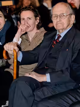 Raymond Aubrac (right) and Marie Desplechin (left). Political rally on February 27, 2008 at the Zenith (Paris) for Bertrand Delanoë's campaign in the 2008 Paris