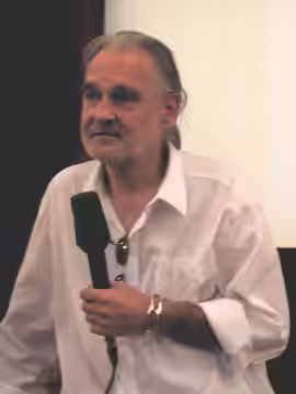 Bela Tarr stellt auf dem Sarajevo Film Festival seinen Film "The Man from London" vor.