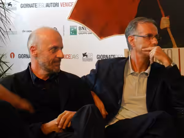 www.joyfulit.it/2011/07/68-venice-film-festival-official-... Marco Paolini, Roberto Citran Presentazione del film "Io sono Li" al 68° Festival del Cinema di Ven