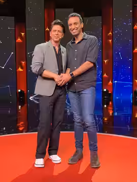 Wildlife filmmaker Amoghavarsha with Shah Rukh Khan during the filming of TED India - Nayi Soch at YRF Studios, Mumbai 2019