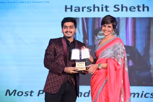 Harshit receiving an award from Mandira Bedi (2020)