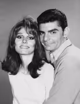 Photo of Richard Benjamin and Paula Prentiss from the television series He &amp; She.