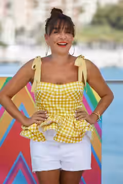 Candela Peña en la sesión fotográfica en el Muelle Uno durante el Festival de Málaga 2020 presentando la película La Boda de Rosa