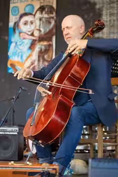 The Face of God are the Dutch cellist Ernst Reijseger and the Sardinian choir Concordu e Tenore de Orosei. Here is their performance at the INNtöne Jazzfestival (2025)