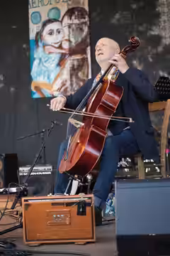 The Face of God are the Dutch cellist Ernst Reijseger and the Sardinian choir Concordu e Tenore de Orosei. Here is their performance at the INNtöne Jazzfestival (2025)