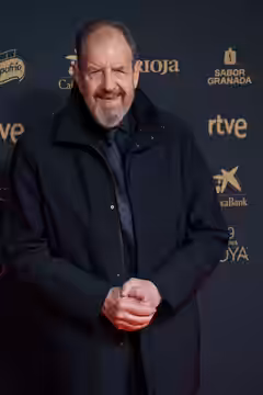 Josep Maria Pou on the red carpet of the Goya Awards held in Granada in 2025