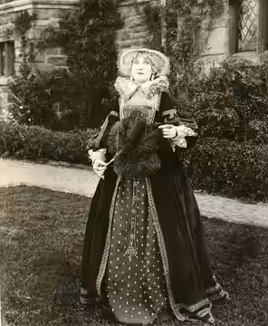 Stage actress Carrie Daumery. Subjects: actresses (1924)