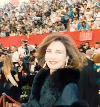 Anne Archer on the red carpet at the 1989 Academy Awards, March 29, 1989