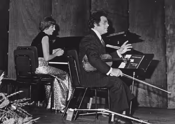 Ruth Mense in concert with violinist Itzhak Perlman (1979)
