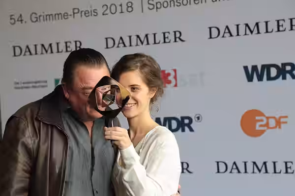 Liv Lisa Fries, Peter Kurth beim Grimme-Preis 2018, am 13.04.2018 in Marl.