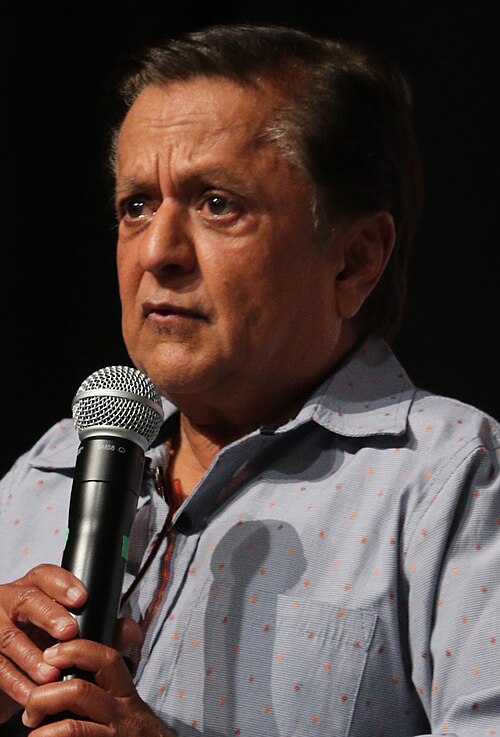 Deep Roy at GalaxyCon Richmond in 2019