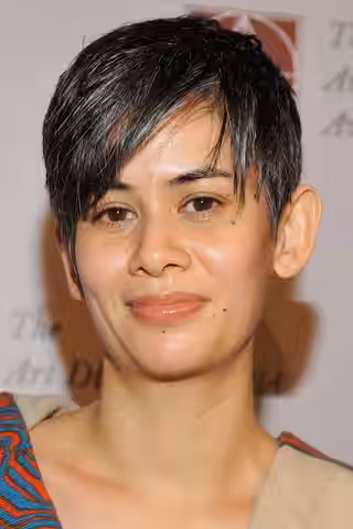 Suttirat Anne Larlarb