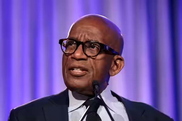 Al Roker speaking with attendees at the 38th Annual Cronkite Award Luncheon at the Sheraton Grand Phoenix in Phoenix, Arizona. Please attribute to Gage Skidmore (2022)