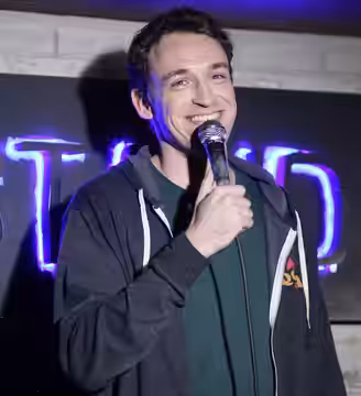 Soder performing in November 2016