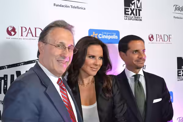 México, D.F., a 1 de agosto de 2012 – Para reiterar el fuerte compromiso del gobierno de los Estados Unidos en el combate a la trata de personas, el Embajador A