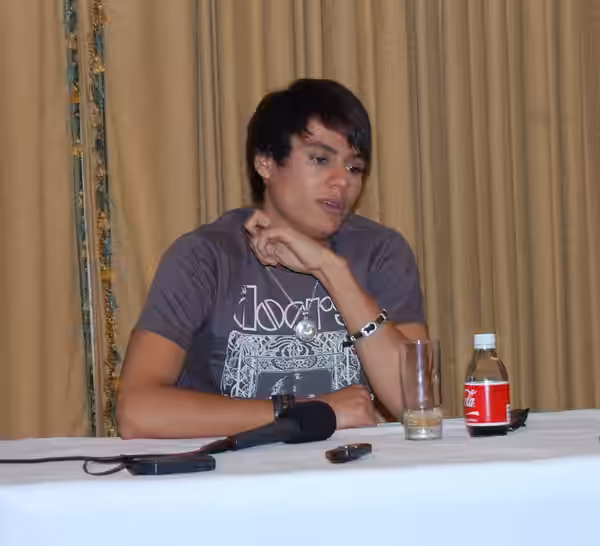 Kiowa Gordon at a media conference in Houston, Texas, discussing the New Moon movie.