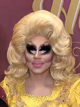 I was first in line for her on Friday because I expected her to have the longest lines (big mistake ultimately because Katya had the longest line ever.) We talk (2018)