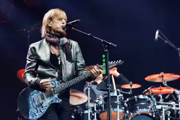 Les Insus en concert lors du festival des vieilles charrues 2016.