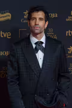 Tamar Novas en la alfombra roja de los Premios Goya celebrados en Granada en 2025