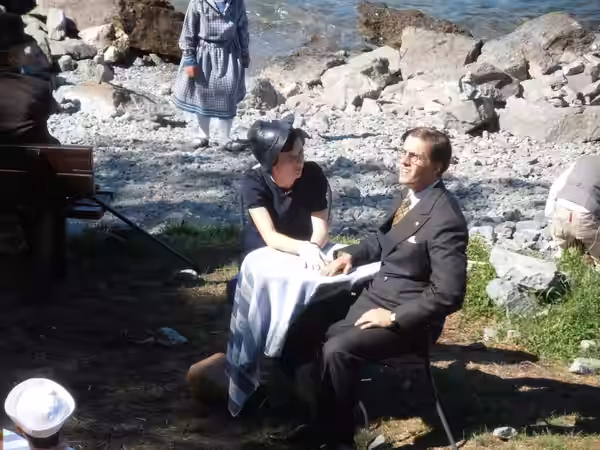 Gli attori Sarah Maestri e Mattia Zaccaro Garau in riva al Lago Maggiore per le riprese del film "Il pretore" di Giulio Base. (2013)