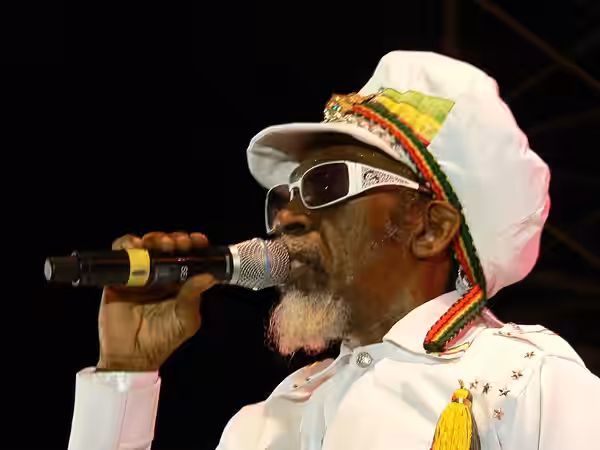 Bunny Wailer performs at the 2008 Smile Jamaica Concert (0002)