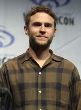 Iain De Caestecker speaking at the 2018 WonderCon in Anaheim, California.