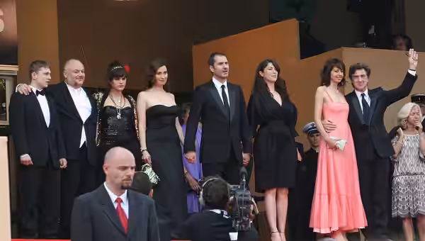 Presentation of film À l'origine at Cannes Film Festival 2009. From left to right, Vincent Rottiers, Brice Fournier, Stéphanie Sokolinski, Emmanuelle Devos, Xav