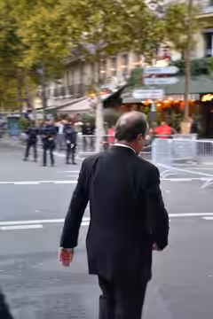 Entrée de Robert Badinter au Panthéon le 9 octobre 2025.