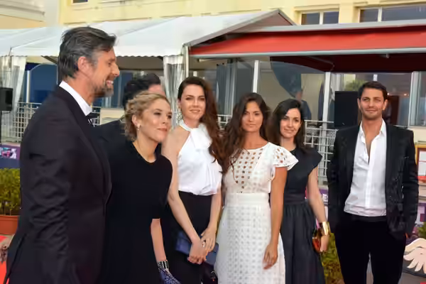 Jurés du festival du film de Cabourg : Johan Heldenbergh, Alysson Paradis, Thierry Klifa (caché), Julia Faure, Ophélie Bau, Alice Vial, Marc Ruchmann. (2018)