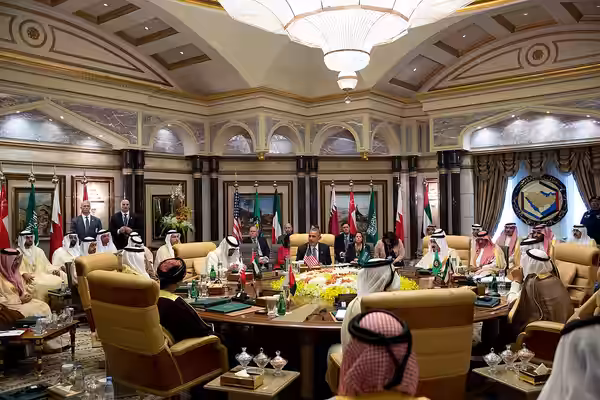 President Barack Obama speaks with GCC leaders during a summit meeting at Diriyah Palace. (Official White House Photo by Lawrence Jackson) (2016)