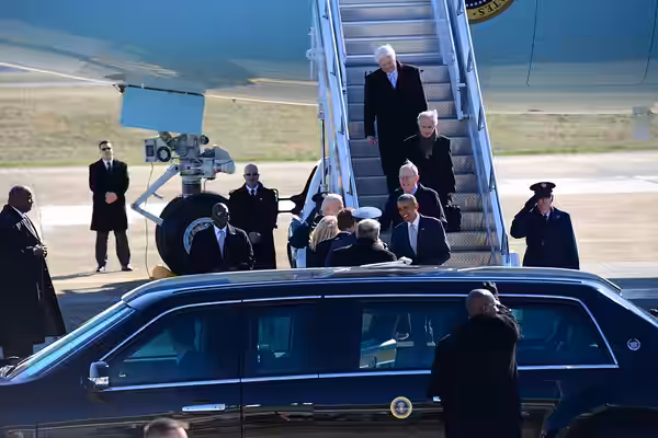 President Barack Obama, accompanied by Sens. Lamar Alexander and Bob Corker, and Congressman Jim Duncan, are greeted by Vice President Joe Biden, Tennessee Gov.