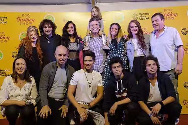 Baires. Diciembre 21 de 2014. El jefe de Gobierno porteño, Mauricio Macri, saludó hoy a la artista juvenil Martina “Tini” Stoessel, quien fue la máxima atracció