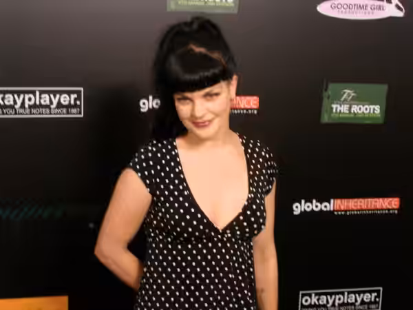Pauley Perrette at the KeyClub, Los Angeles, 2/10/07. Photo by Ames Friedman. (2007)